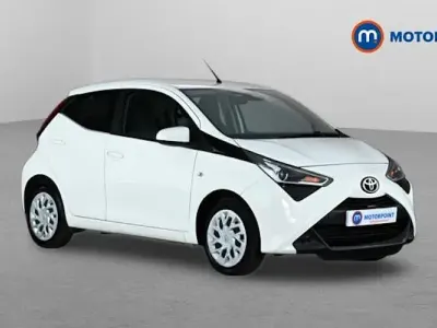 Used Toyota Aygo X-play 72 HP (52 kW) 2021 White Hatchback
