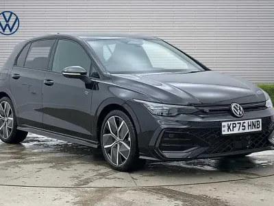Novo VW Golf VIII Black Edition 147 HP (108 kW) 2025 Preto Citadino