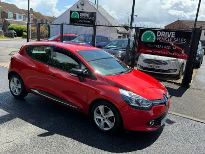 Used Renault Clio Dynamique 90 HP (66 kW) 2016 Red Hatchback