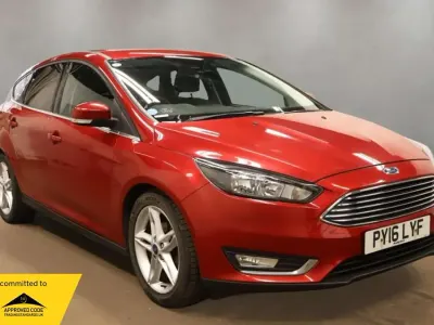 Used Ford Focus Titanium 120 HP (88 kW) 2016 Red Hatchback