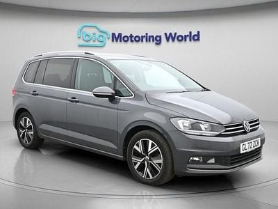 Usado VW Touran SEL 150 HP (110 kW) 2023 Cinzento Monovolume