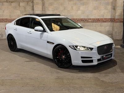 Used Jaguar XE Portfolio 180 HP (132 kW) 2017 White Sedan