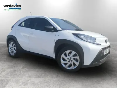 Used Toyota Aygo X PURE 72 HP (52 kW) 2025 Pure white SUV
