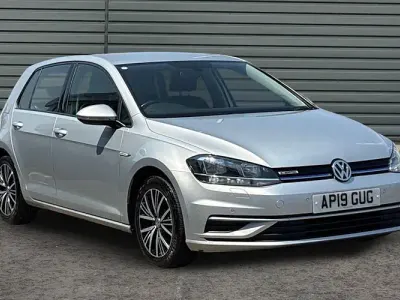 Used VW Golf VII SE 131 HP (96 kW) 2018 Silver Hatchback