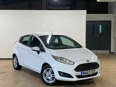 Used Ford Fiesta Zetec 75 HP (55 kW) 2013 White Hatchback