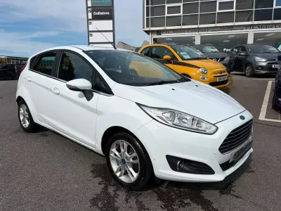 Used Ford Fiesta Zetec 100 HP (73 kW) 2016 White Hatchback