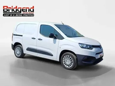 Used Toyota Proace 120 HP (88 kW) 2023 White MPV