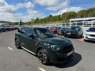 Begagnad Mini John Cooper Works 306 HK (225 kW) 2024 Grön Halvkombi