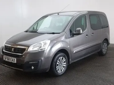 Gebraucht Peugeot Partner Tepee Active 98 PS (72 kW) 2018 Grau Van / Kleinbus