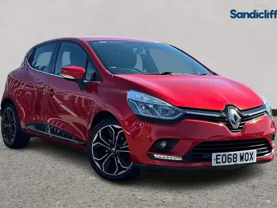 Used Renault Clio Iconic 90 HP (66 kW) 2018 Red Hatchback