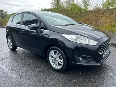 Usado Ford Fiesta Zetec 82 HP (60 kW) 2015 Preto Citadino