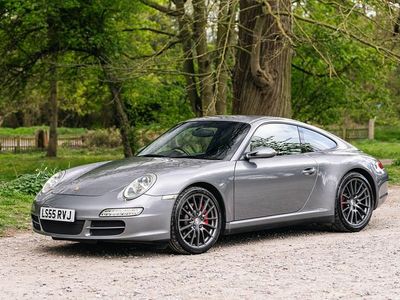 Begagnad Porsche 911 355 HK (261 kW) 2005 Grå Sportkupé