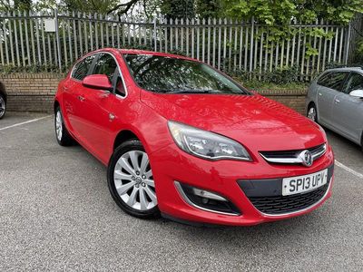 Second-hand Vauxhall Astra Elite 2013 Roșu Hatchback