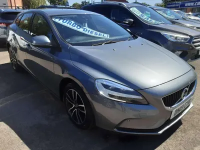 Begagnad Volvo V40 Momentum 120 HK (88 kW) 2019 Grå Halvkombi