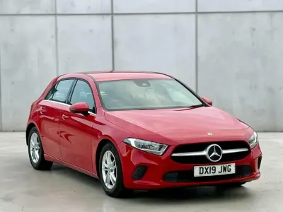 Begagnad Mercedes A180 SE 136 HK (100 kW) 2019 Röd Halvkombi