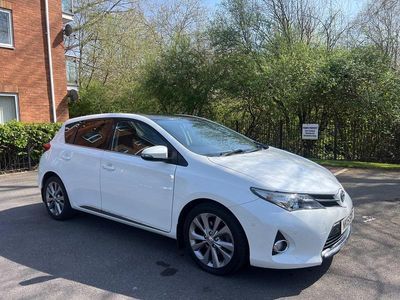 Used Toyota Auris Hybrid 2015 White Hatchback