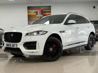 Begagnad Jaguar F-Pace R-Sport 240 HK (176 kW) 2017 Vit SUV