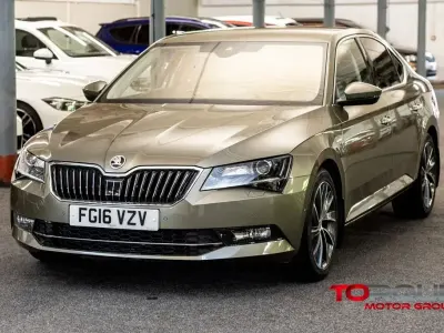Used Skoda Superb LAURIN & KLEMENT 150 HP (110 kW) 2016 Green Hatchback