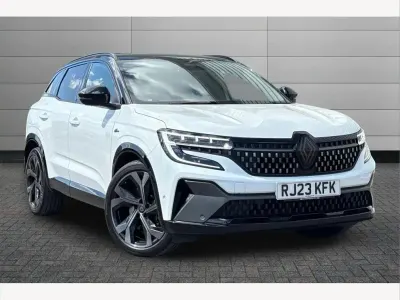 Used Renault Austral Iconic Esprit Alpine 197 HP (144 kW) 2023 White SUV