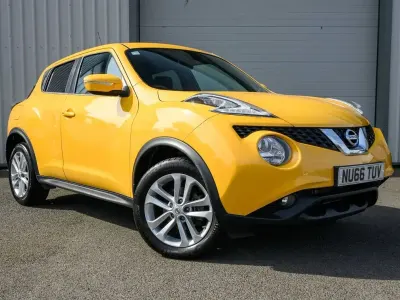 Used Nissan Juke N-Connecta 115 HP (84 kW) 2016 Yellow SUV