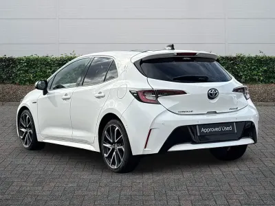 Used Toyota Corolla 122 HP (89 kW) 2020 White Hatchback