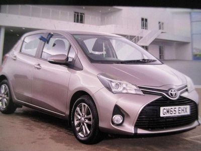 Used Toyota Yaris 99 HP (72 kW) 2015 Bronze Hatchback