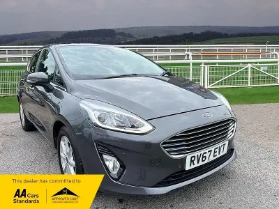 Begagnad Ford Fiesta Zetec 100 HK (73 kW) 2018 Grå Halvkombi