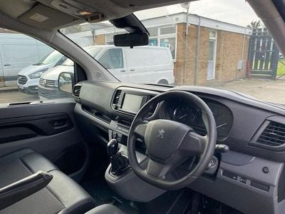 Used Peugeot Expert Premium 145 HP (106 kW) 2021 White Van