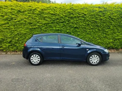 Used Seat Leon Ecomotive 105 HP (77 kW) 2011 Blue Hatchback
