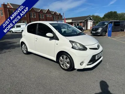 Used Toyota Aygo 68 HP (50 kW) 2012 White Hatchback