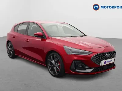 Usado Ford Focus ST 280 CV (205 kW) 2023 Rojo Utilitario