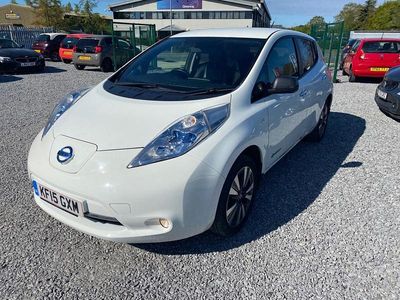 Gebraucht Nissan Leaf Tekna 80 kW (109 PS) 2015 Weiß Kleinwagen