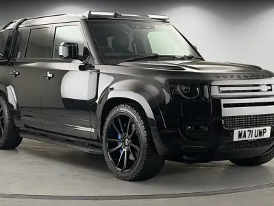 Used Land Rover Defender SE Dynamic 2021 Santorini black SUV