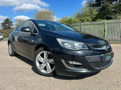 Used Vauxhall Astra SRi 115 HP (84 kW) 2015 Black Hatchback