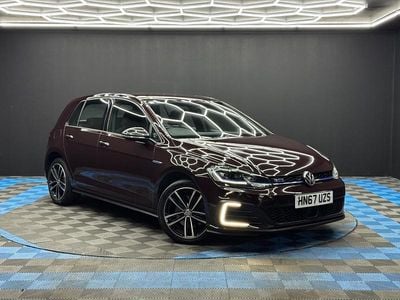 Begagnad VW Golf VII GTE 204 HK (150 kW) 2017 Svart Halvkombi