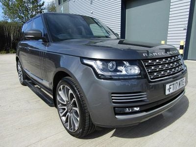 Begagnad Land Rover Range Rover SE 306 HK (225 kW) 2017 Grå SUV