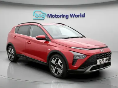 Używany Hyundai Bayon Premium 99 KM (72 kW) 2023 Czerwony SUV