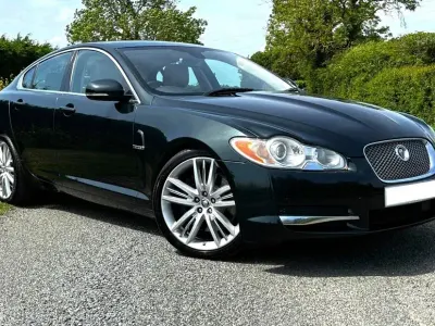 Usado Jaguar XF Portfolio 385 HP (283 kW) 2009 Verde Sedan
