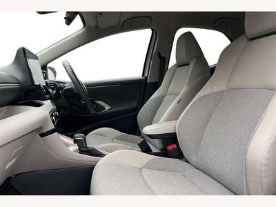 Used Toyota Yaris Hybrid 116 HP (85 kW) 2023 White Hatchback