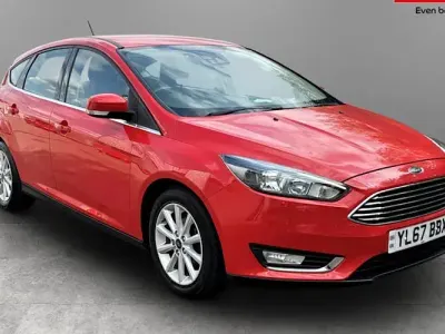 Used Ford Focus Titanium 125 HP (91 kW) 2017 Red Hatchback