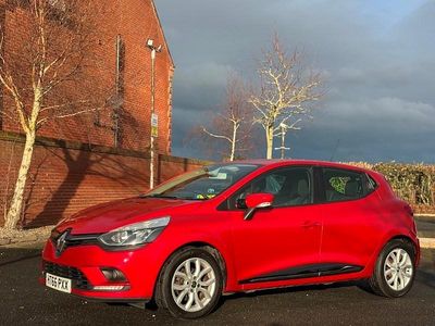 Flame red metallic Used 2017 Renault Clio IV Dynamique Hatchback | £7,995 (Expensive)