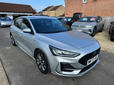 Usado Ford Focus ST-Line 125 HP (91 kW) 2023 Prateado Citadino