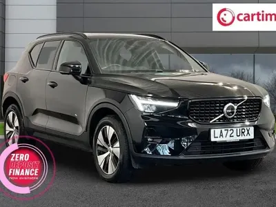 Begagnad Volvo XC40 Plus 2022 Svart SUV