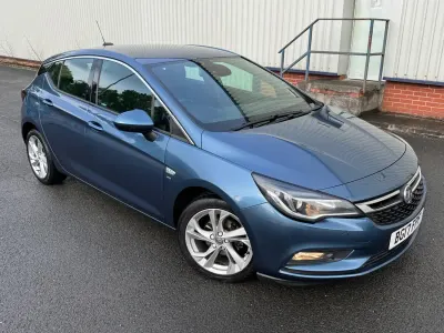 Used Vauxhall Astra SRi 150 HP (110 kW) 2017 Blue Hatchback