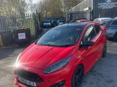 Second-hand Ford Fiesta ST-Line 140 CP (102 kW) 2015 Roșu Hatchback