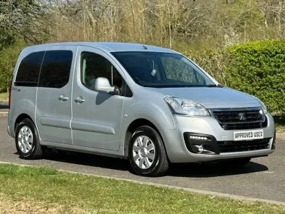 Gebraucht Peugeot Partner Tepee Active 98 PS (72 kW) 2016 Van / Kleinbus