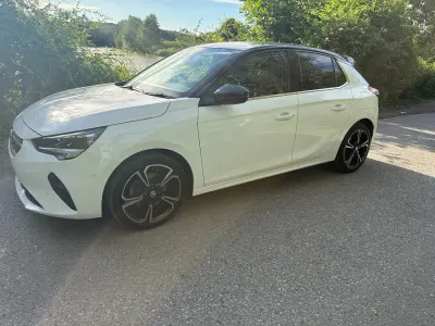 Used Vauxhall Corsa Edition 100 HP (73 kW) 2022 White Hatchback