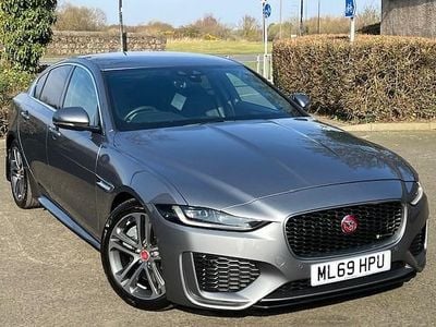 Usado Jaguar XE R-Dynamic 180 HP (132 kW) 2019 Cinzento Sedan