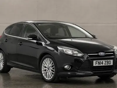 Gebraucht Ford Focus Zetec 125 PS (91 kW) 2014 Schwarz Kleinwagen