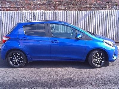 Used Toyota Yaris 111 HP (81 kW) 2019 Blue Hatchback
